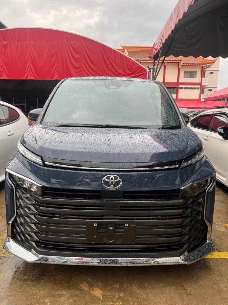 Toyota Voxy S-G 2023 · TG-2142