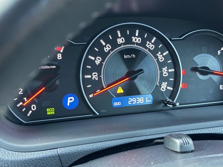 Toyota Voxy · 53981