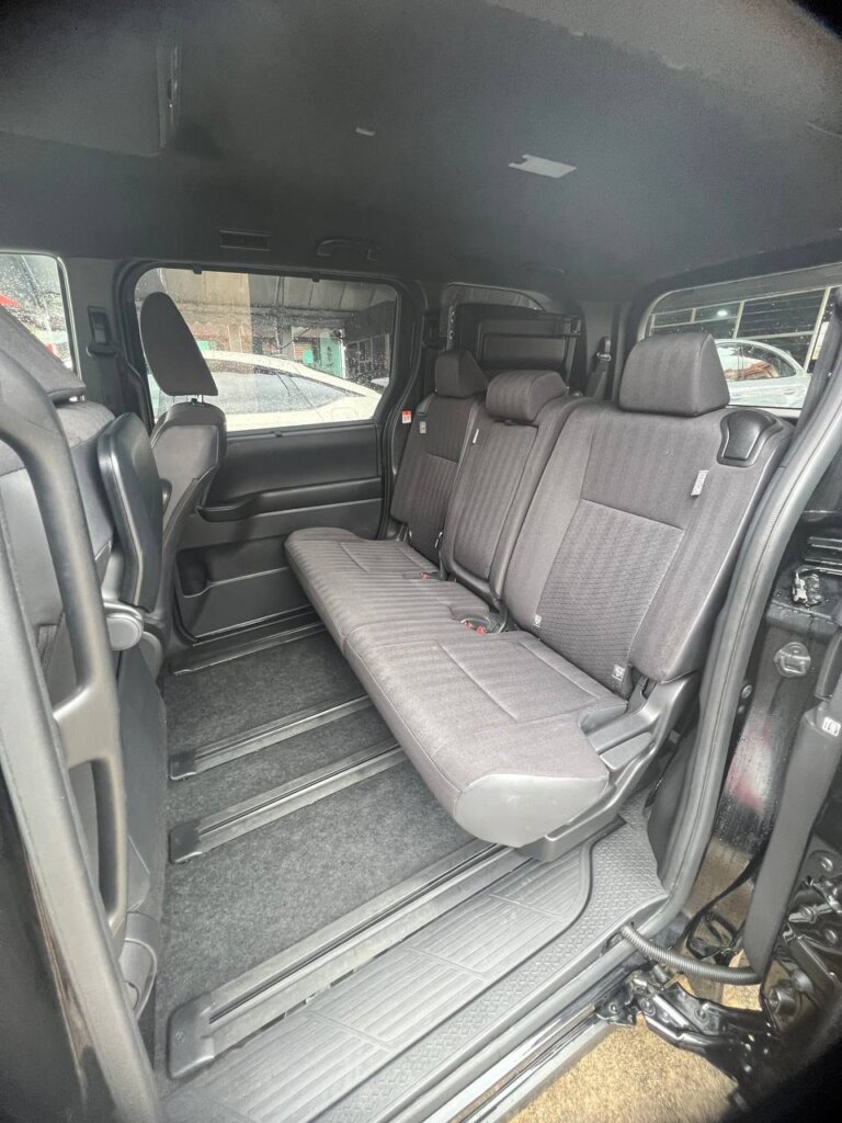 Toyota Voxy S-G 2023 · TG-2168
