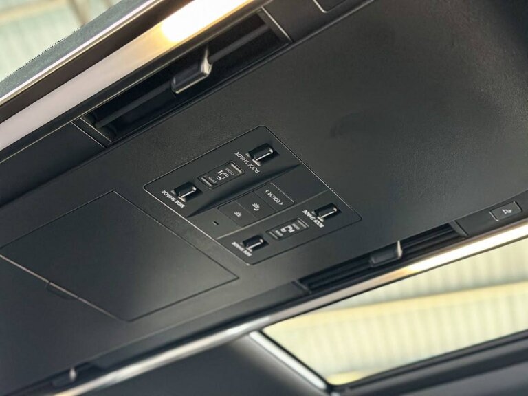Toyota Alphard Z 2025 · 35640