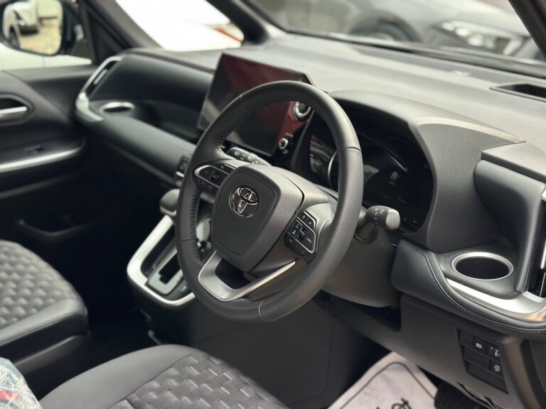 Toyota Voxy SZ · 02667