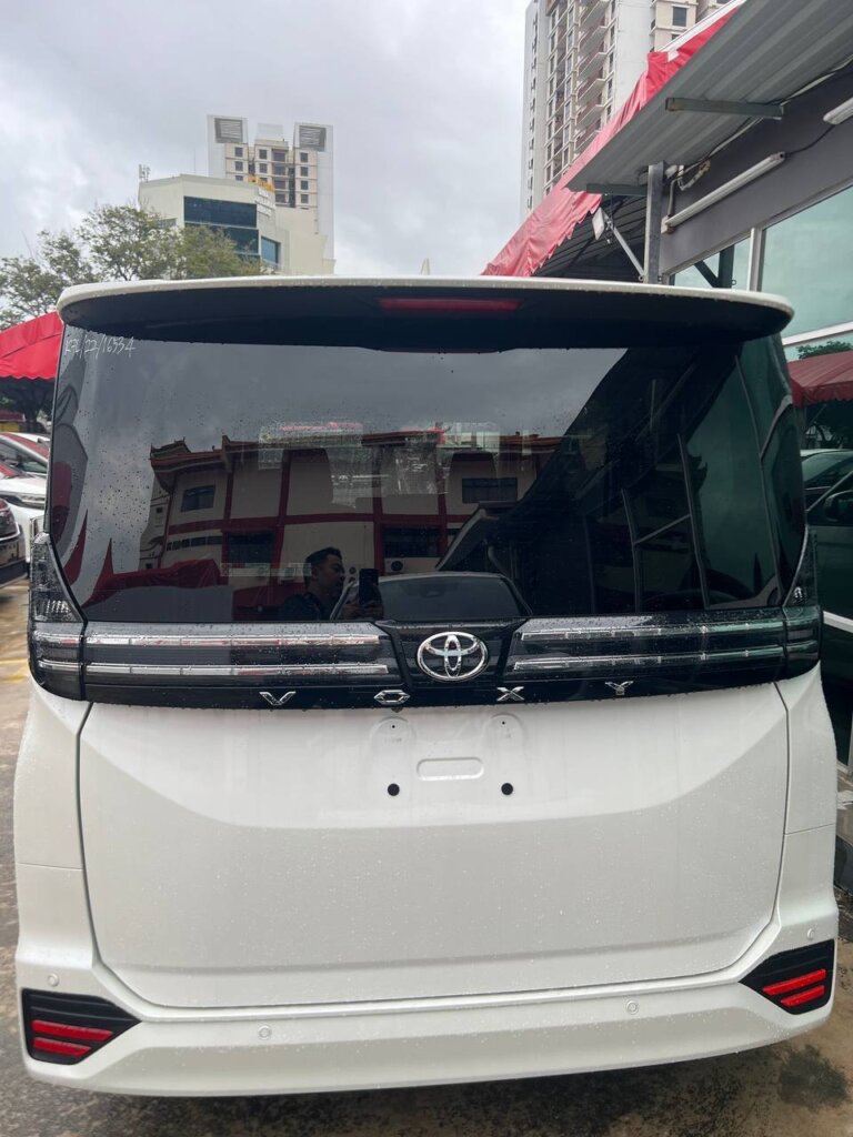 Toyota Voxy S-G 2022 · TG-2182