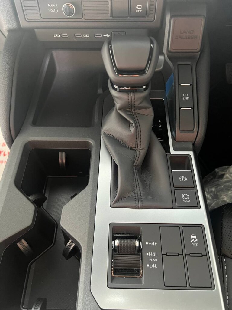 Toyota Land Cruiser 2025 · TG-1948
