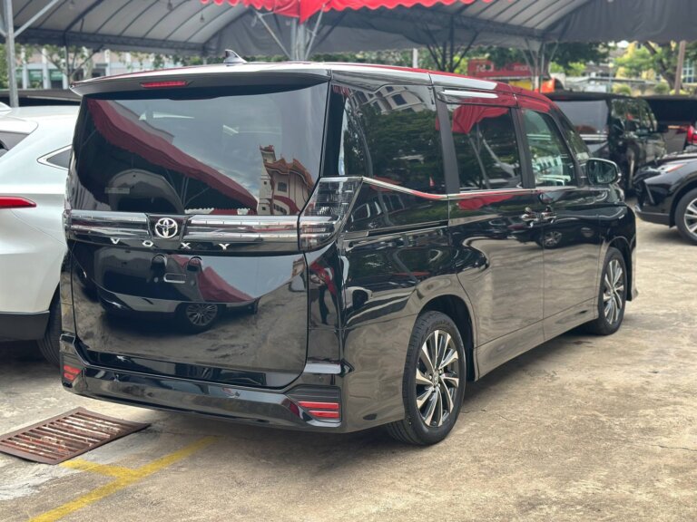 Toyota Voxy SZ · 02667