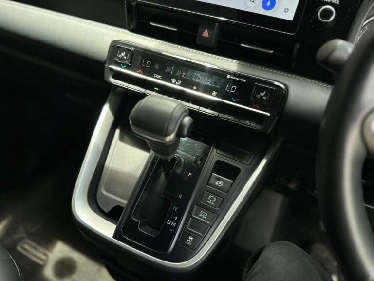 Toyota Noah 2022 · 07652