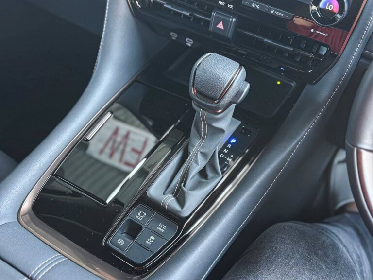 Toyota Alphard Z 2025 · 35640