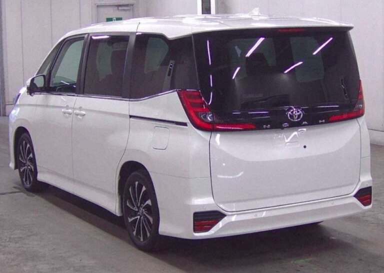 Toyota Noah 2024 · 03496