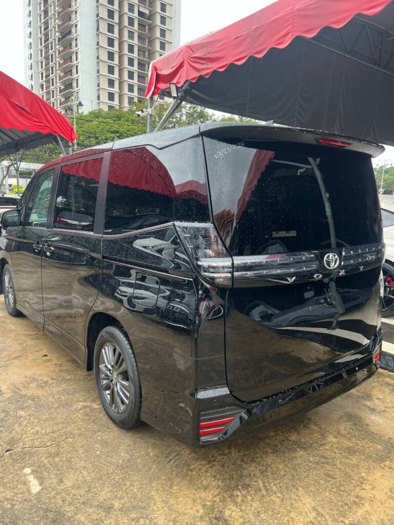 Toyota Voxy S-G 2023 · TG-2168