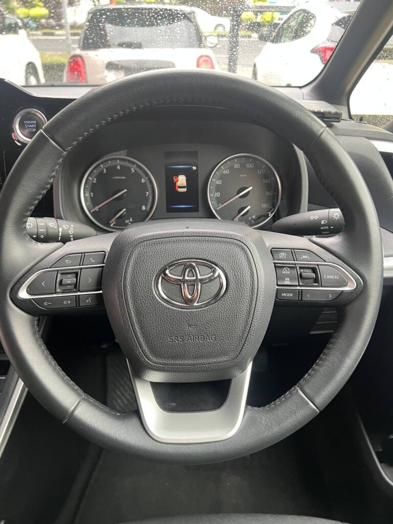 Toyota Voxy S-G 2023 · TG-2142