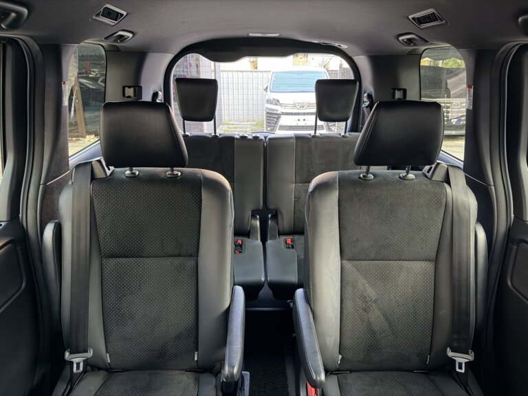 Toyota Voxy · 53981