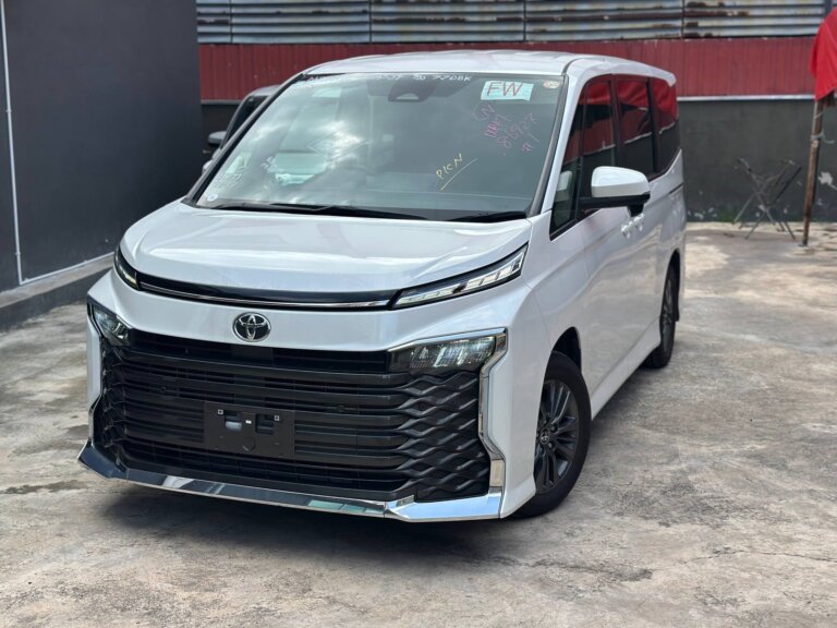 Toyota Voxy S-G 2022 · TG-1726