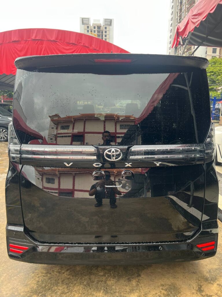 Toyota Voxy S-G 2023 · TG-2168