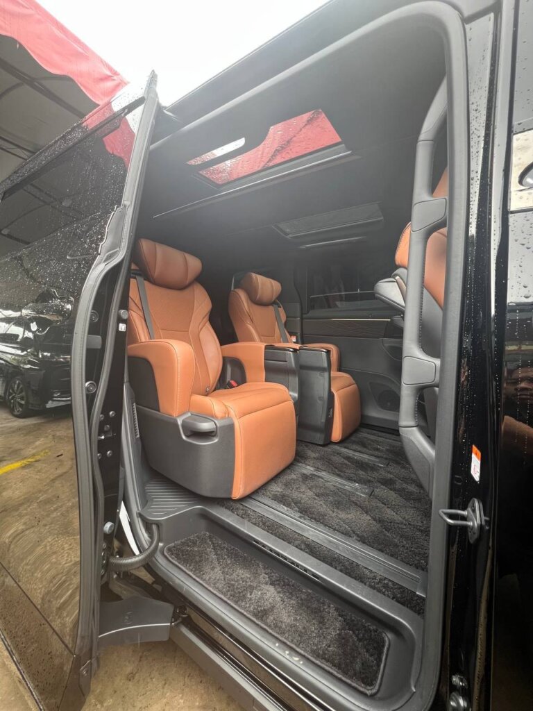 Toyota Vellfire Z PREMIER 2023 · TG-1905