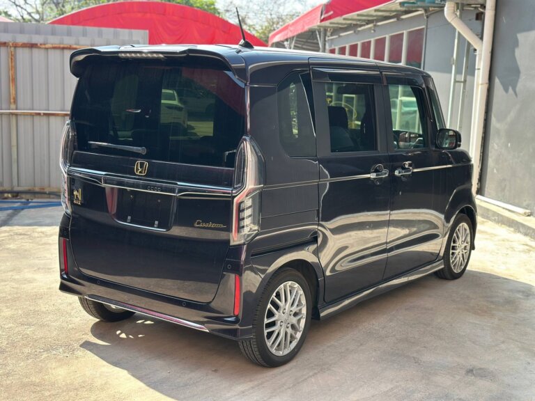 Honda Nbox Custom Turbo 2021 · 8266