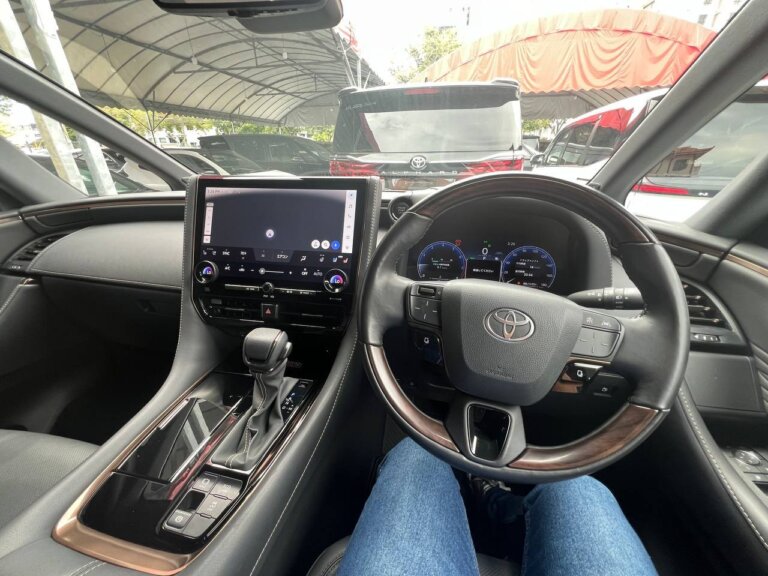 Toyota Alphard Z 2025 · TG-1883