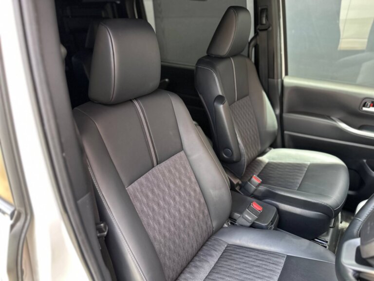 Toyota Noah 2022 · 07652