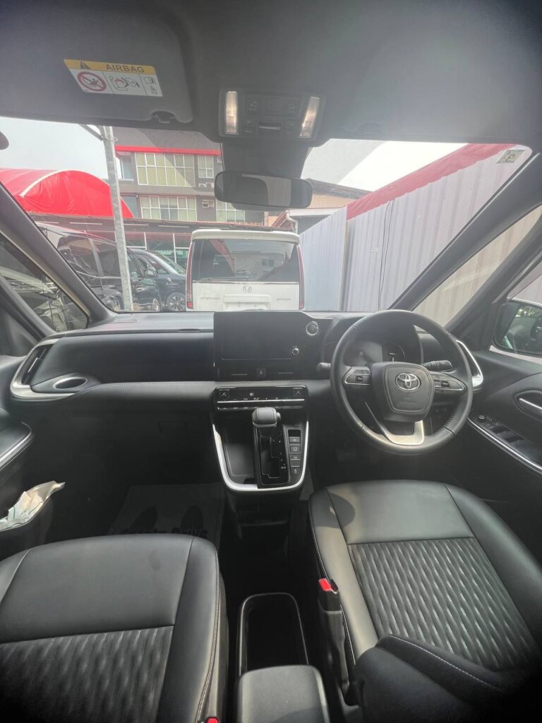 Toyota Noah 2.0 SZ 2023