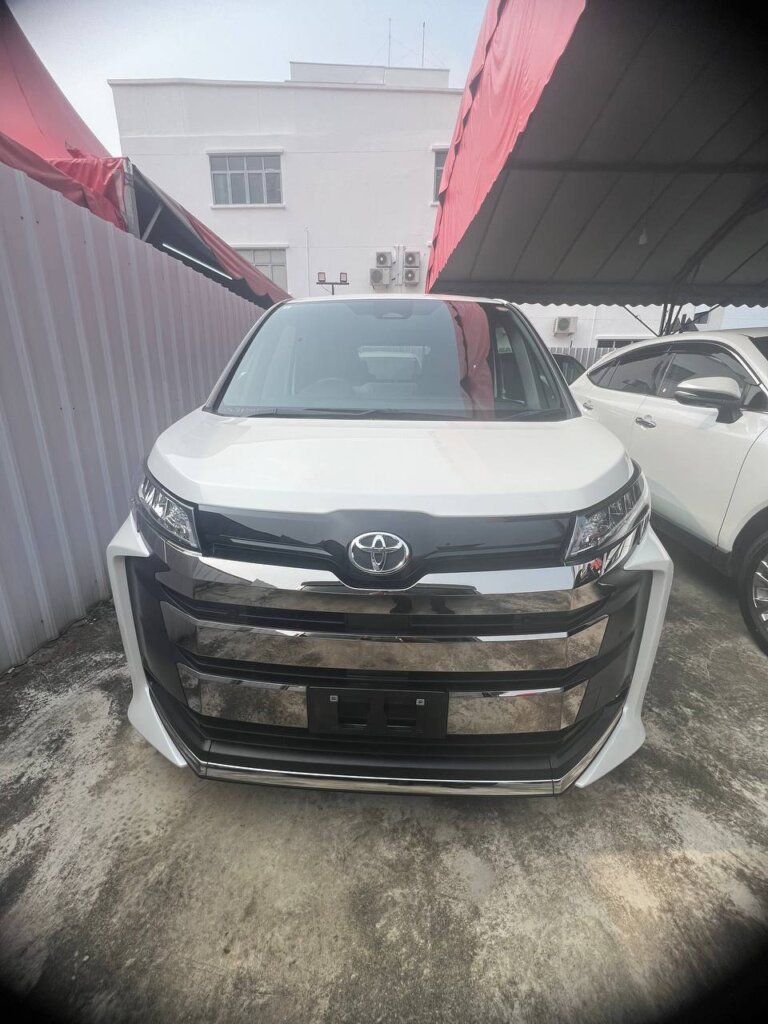 Toyota Noah 2.0 SZ 2023