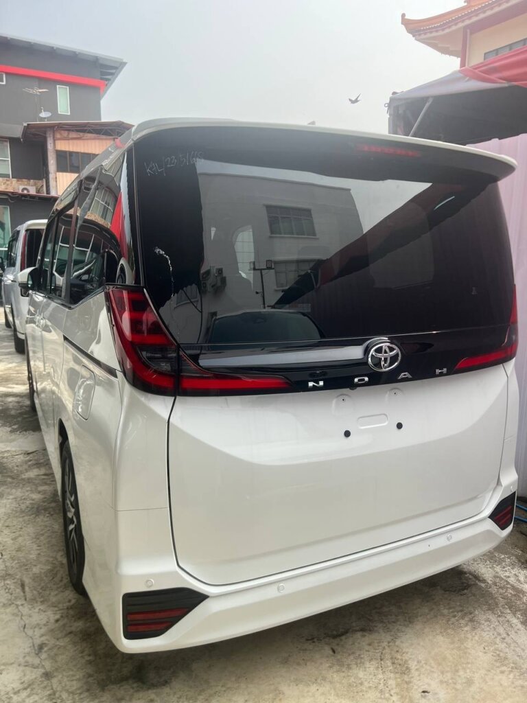Toyota Noah 2.0 SZ 2023