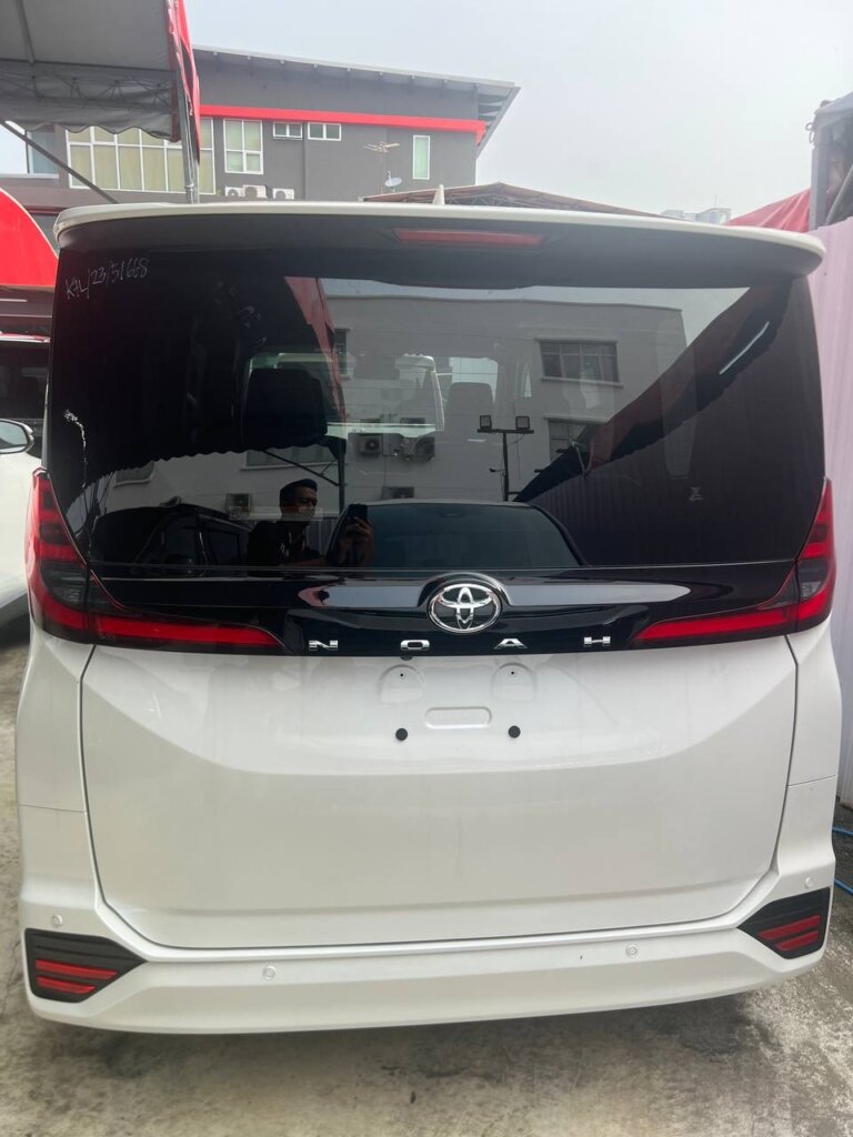 Toyota Noah 2.0 SZ 2023
