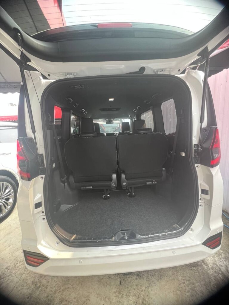 Toyota Noah 2.0 SZ 2023