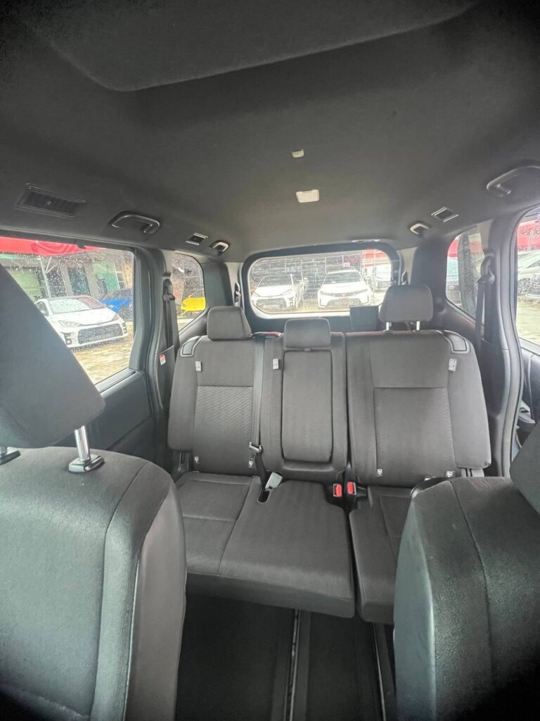 Toyota Voxy S-G 2023 · TG-2142