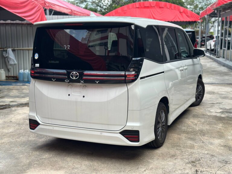 Toyota Voxy S-G 2022 · TG-1726