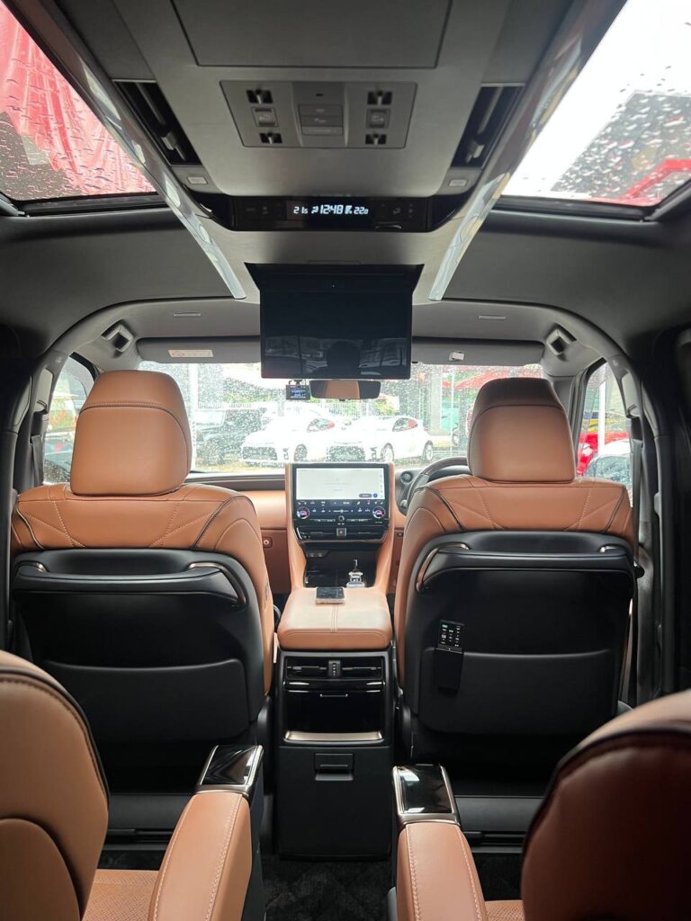 Toyota Vellfire Z PREMIER 2023 · TG-1905