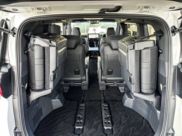 Toyota Alphard Z 2025 · 35640