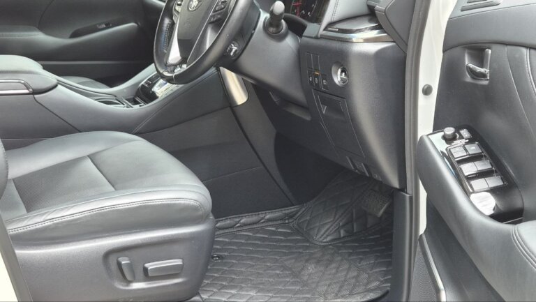 Toyota Alphard SC · 18401