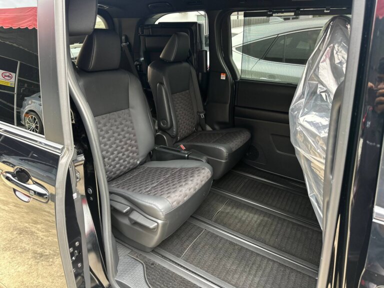 Toyota Voxy SZ · 02667