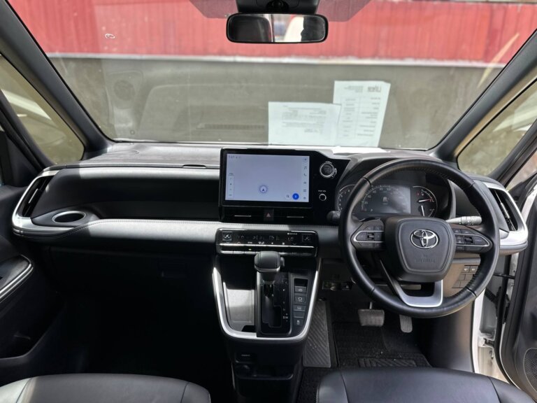 Toyota Noah 2022 · 07652