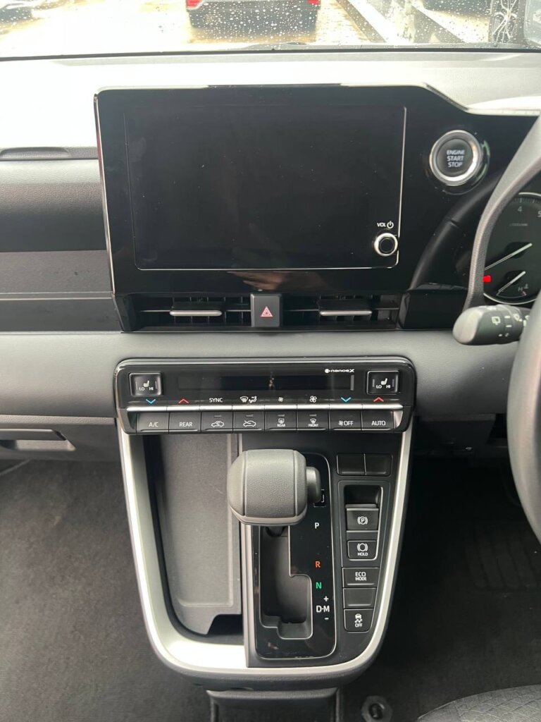 Toyota Voxy S-G 2022 · TG-2182