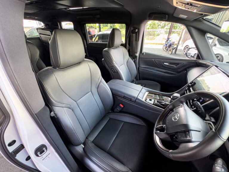 Toyota Alphard Z 2025 · 35640