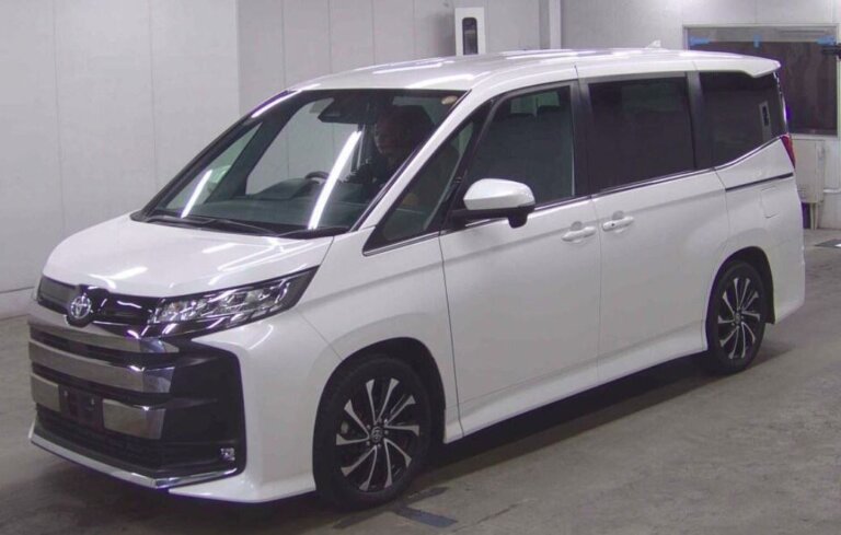 Toyota Noah 2024 · 03496