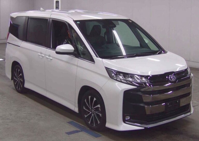 Toyota Noah 2024 · 03496