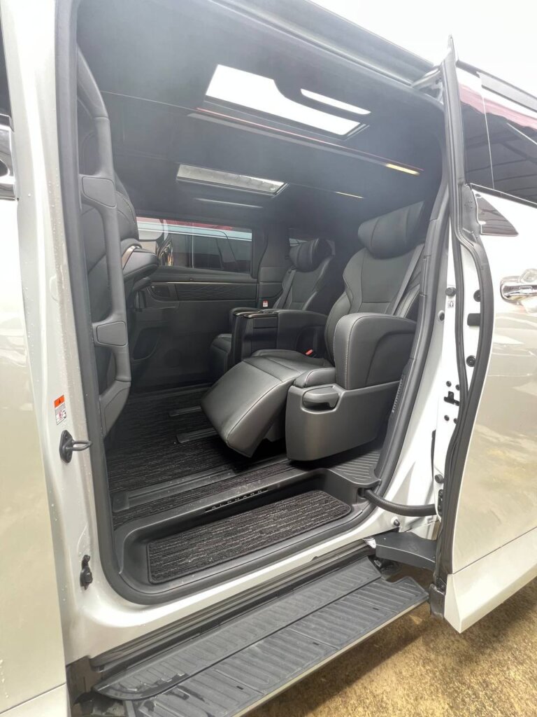 Toyota Alphard Z 2025 · TG-1883