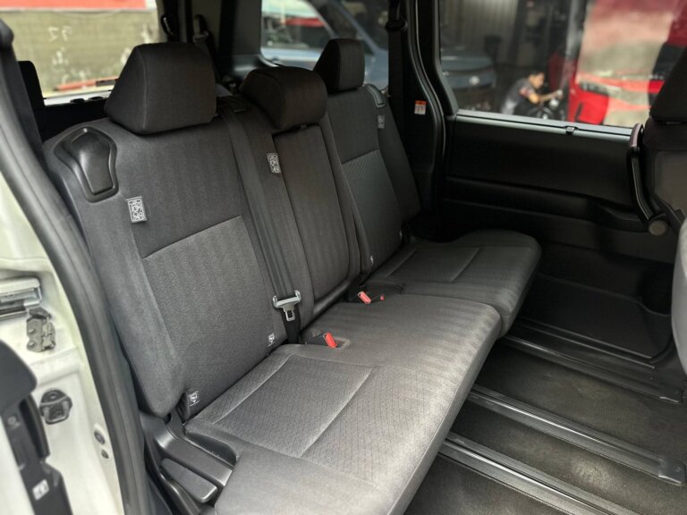 Toyota Voxy S-G 2022 · TG-1726