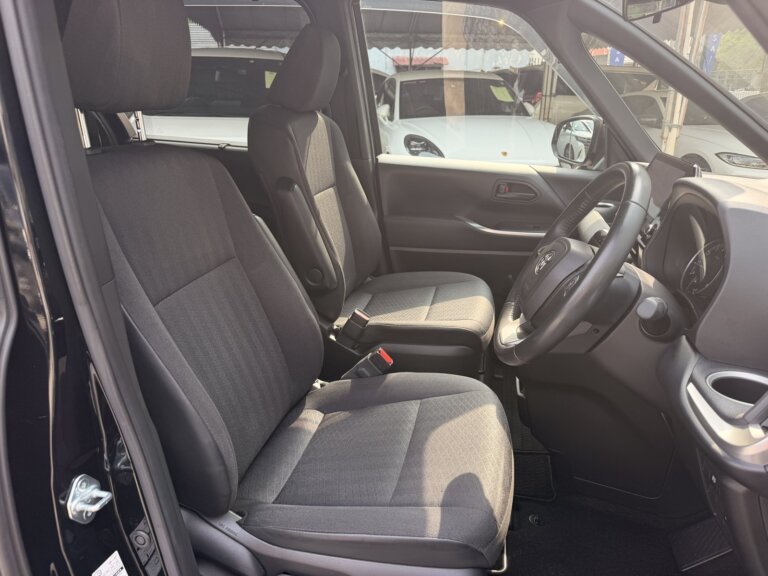 Toyota Noah · 12068