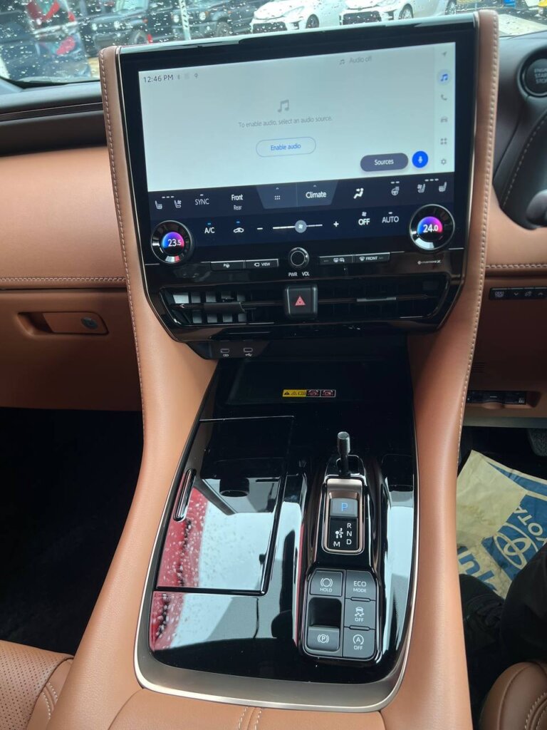 Toyota Vellfire Z PREMIER 2023 · TG-1905