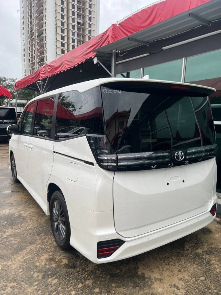 Toyota Voxy S-G 2022 · TG-2182
