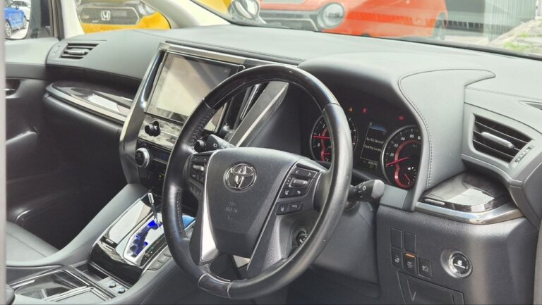 Toyota Alphard SC · 18401