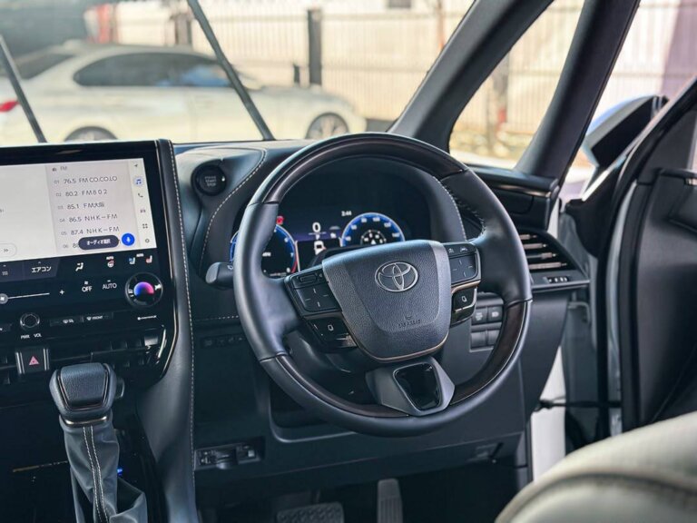 Toyota Alphard Z 2025 · 35640