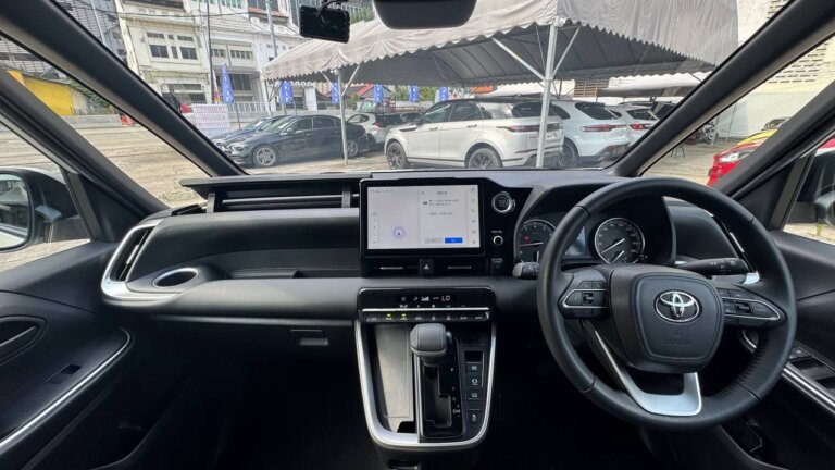 Toyota Voxy · 54994