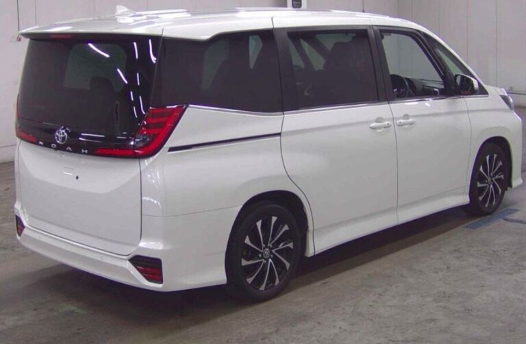 Toyota Noah 2024 · 03496