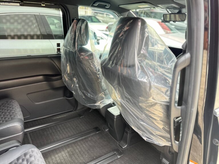 Toyota Voxy SZ · 02667