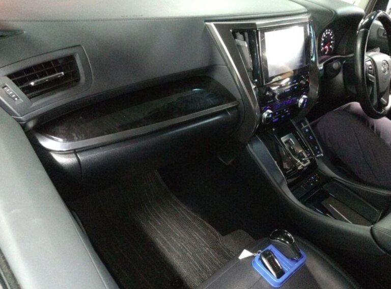 Toyota Alphard SC 2021 · 81452