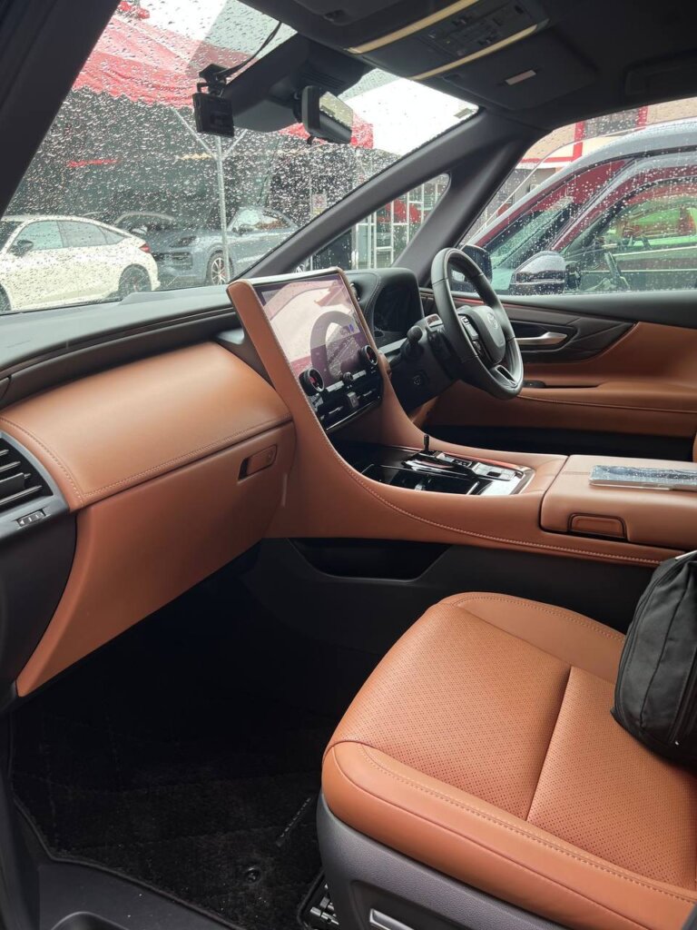 Toyota Vellfire Z PREMIER 2023 · TG-1905