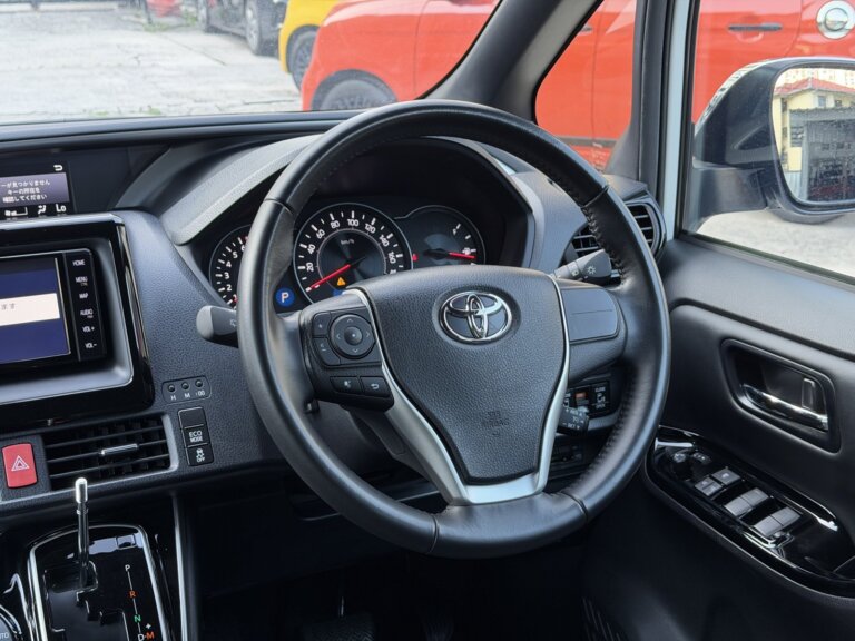 Toyota Voxy · 53981