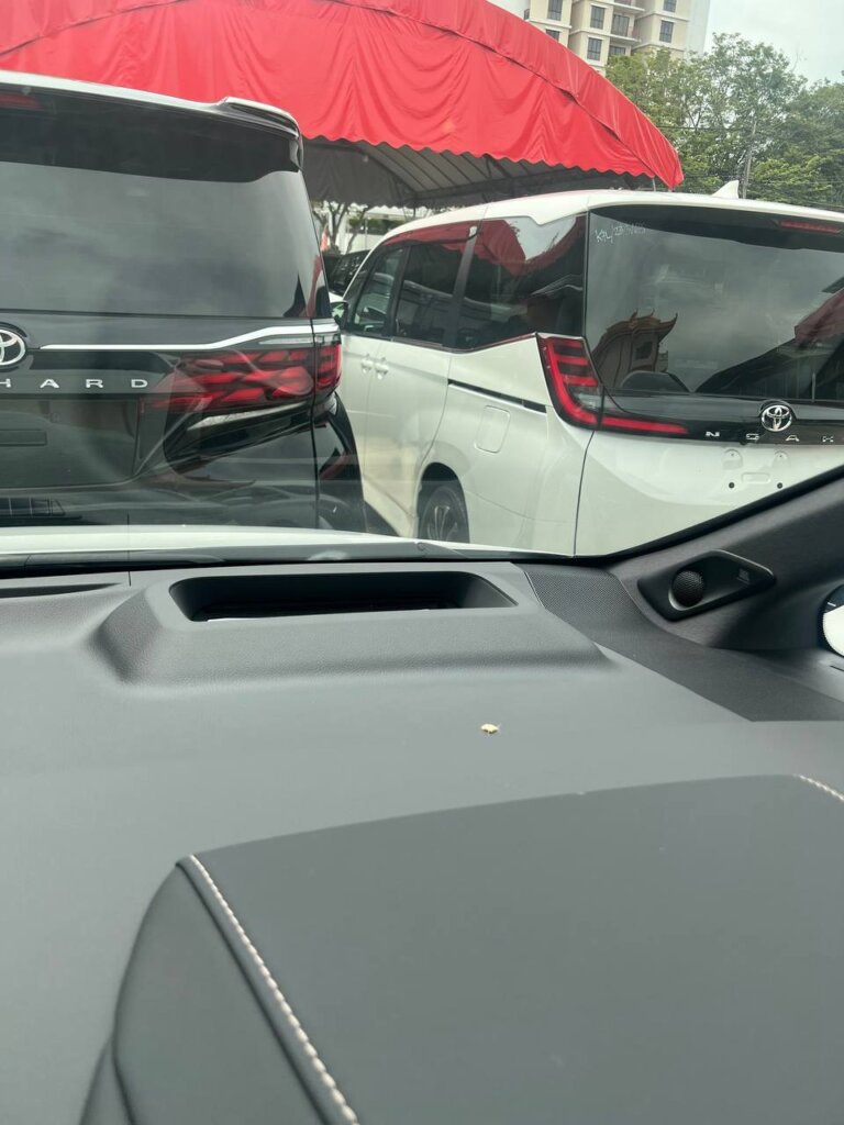 Toyota Alphard Z 2025 · TG-1883